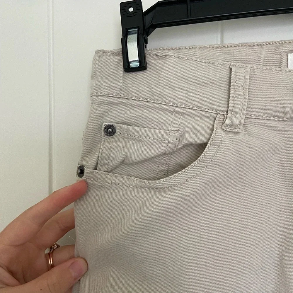 Children’s Place girl’s‎ tan khaki stretch shorts — size 10